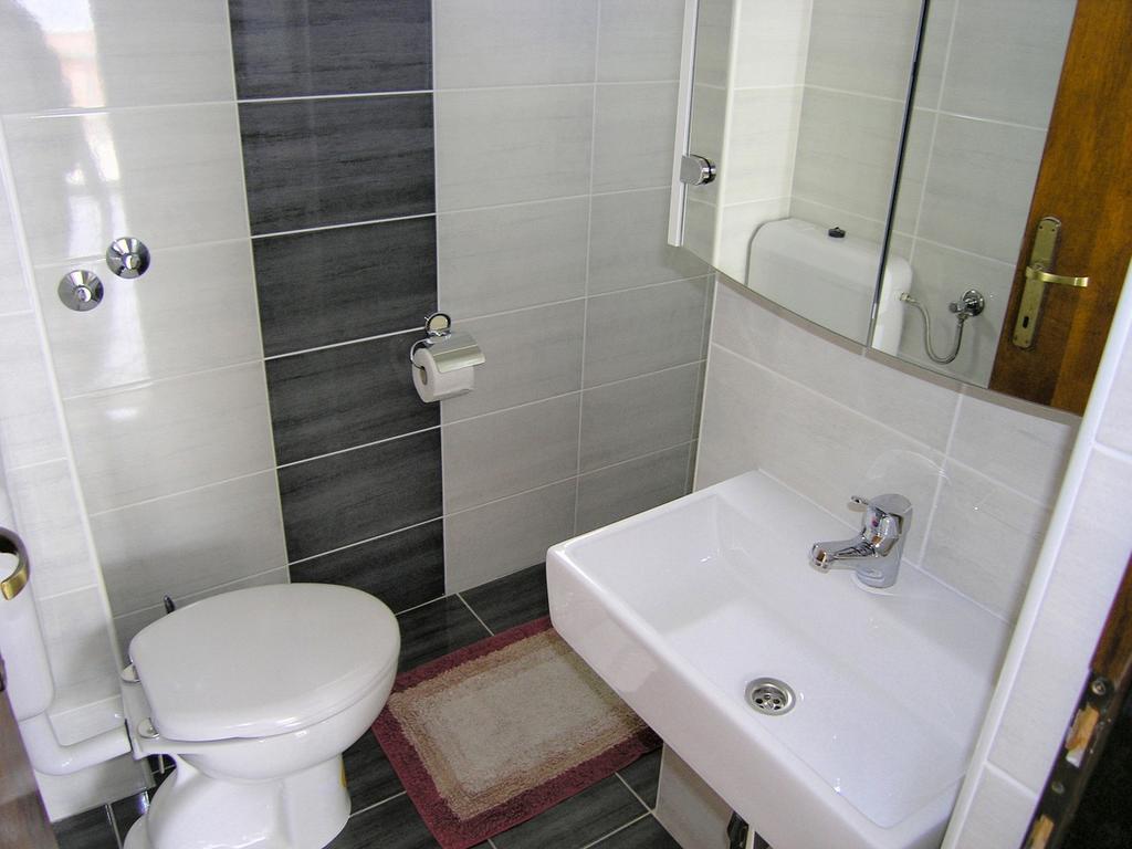 Apartments Sokolovic Krk Town Exterior foto